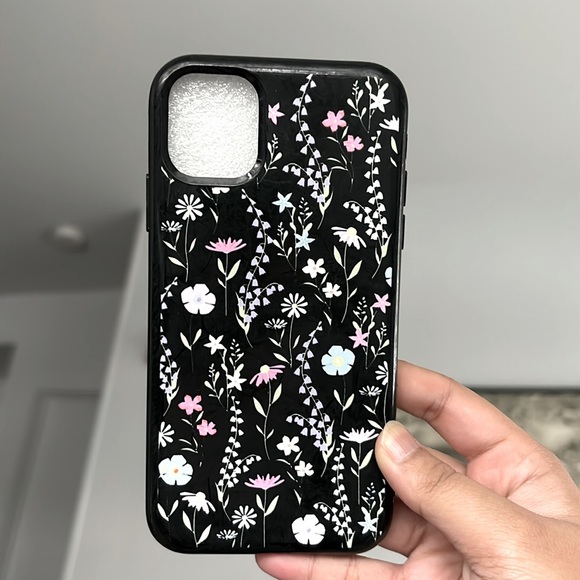 Floral feminine Iphone 11 Phone case - Picture 3 of 5